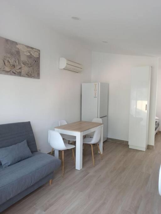 Maison, Rue Calme Dans Village Saint-Mitre-les-Remparts Екстериор снимка